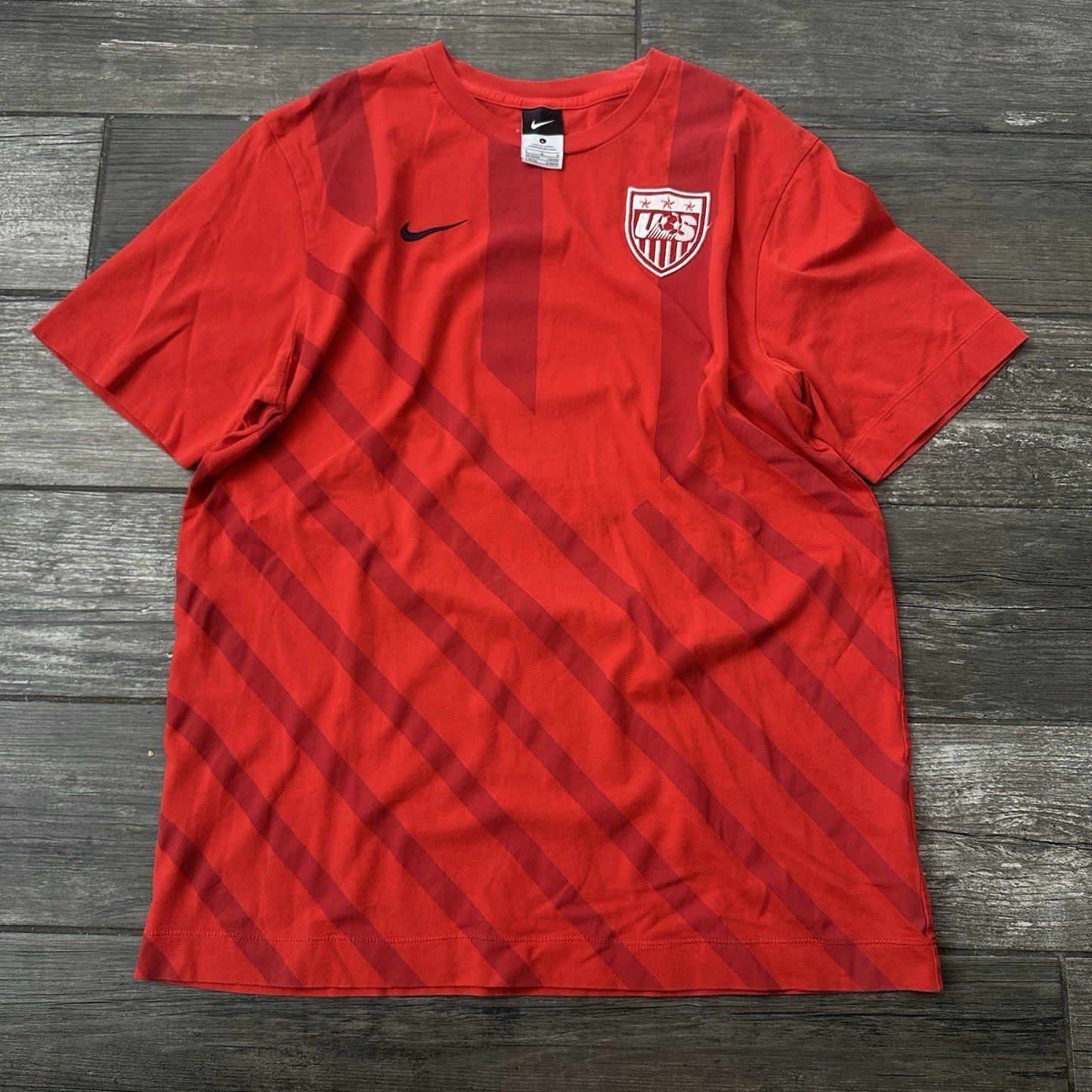 NIKE TEAM USA NATIONAL RED JERSEY SHIRT SHORT SLEEVE TEE SZ L WORLD CUP Yesterday's Fits Clothing Fashion Vintage Streetwear Fashion Item