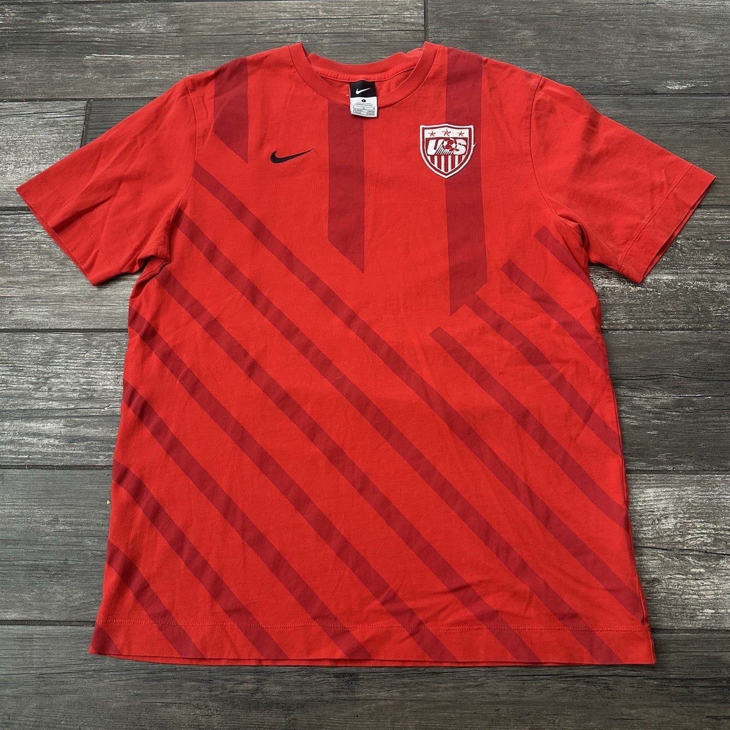 NIKE TEAM USA NATIONAL RED JERSEY SHIRT SHORT SLEEVE TEE SZ L WORLD CUP Yesterday's Fits Clothing Fashion Vintage Streetwear Fashion Item