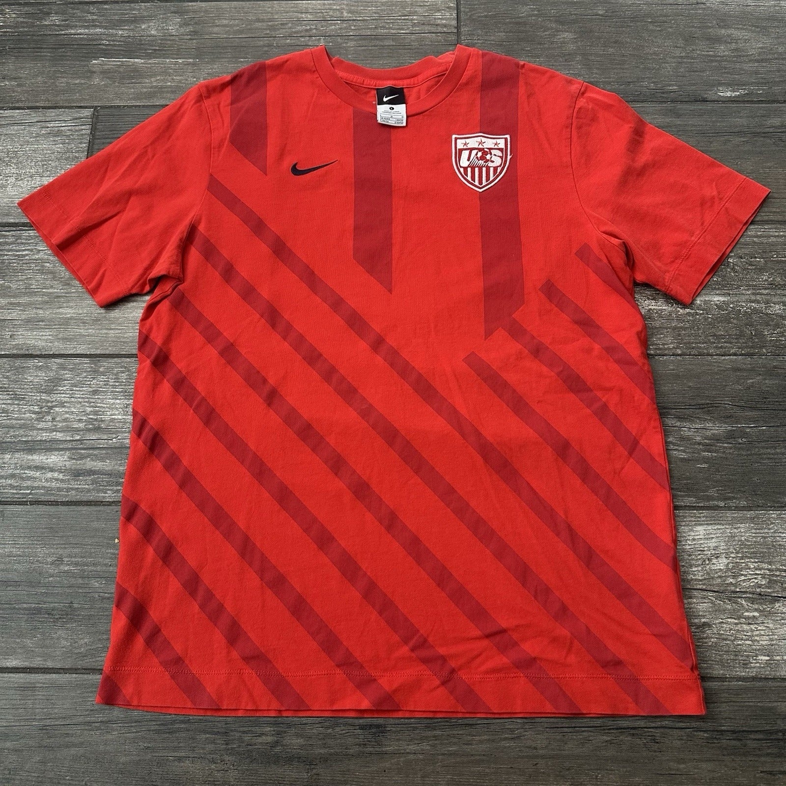 NIKE TEAM USA NATIONAL RED JERSEY SHIRT SHORT SLEEVE TEE SZ L WORLD CUP Yesterday's Fits Clothing Fashion Vintage Streetwear Fashion Item