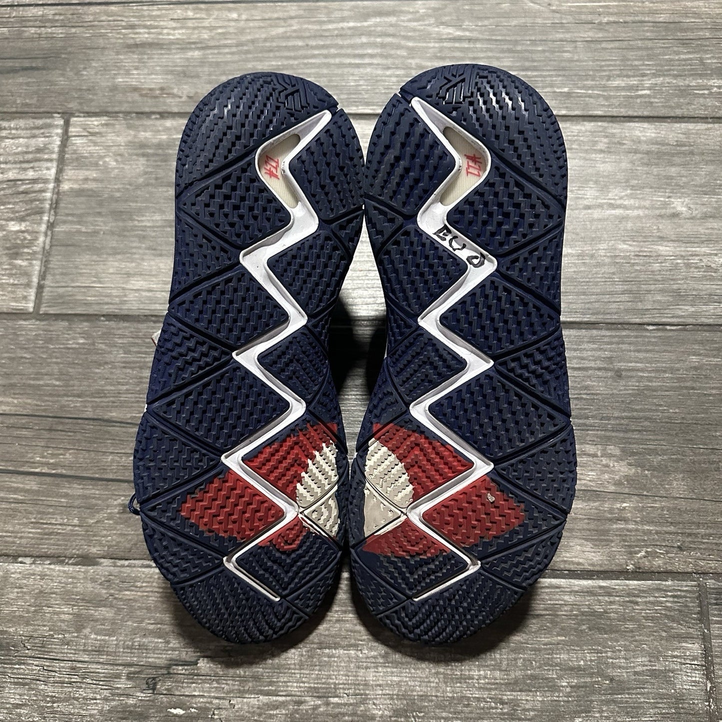 NIKE KYRIE KYBRID S2 USA RED WHITE BLUE BASKETBALL SNEAKERS SZ 10 CQ9323-400 Yesterday's Fits Clothing Fashion Vintage Streetwear Fashion Item