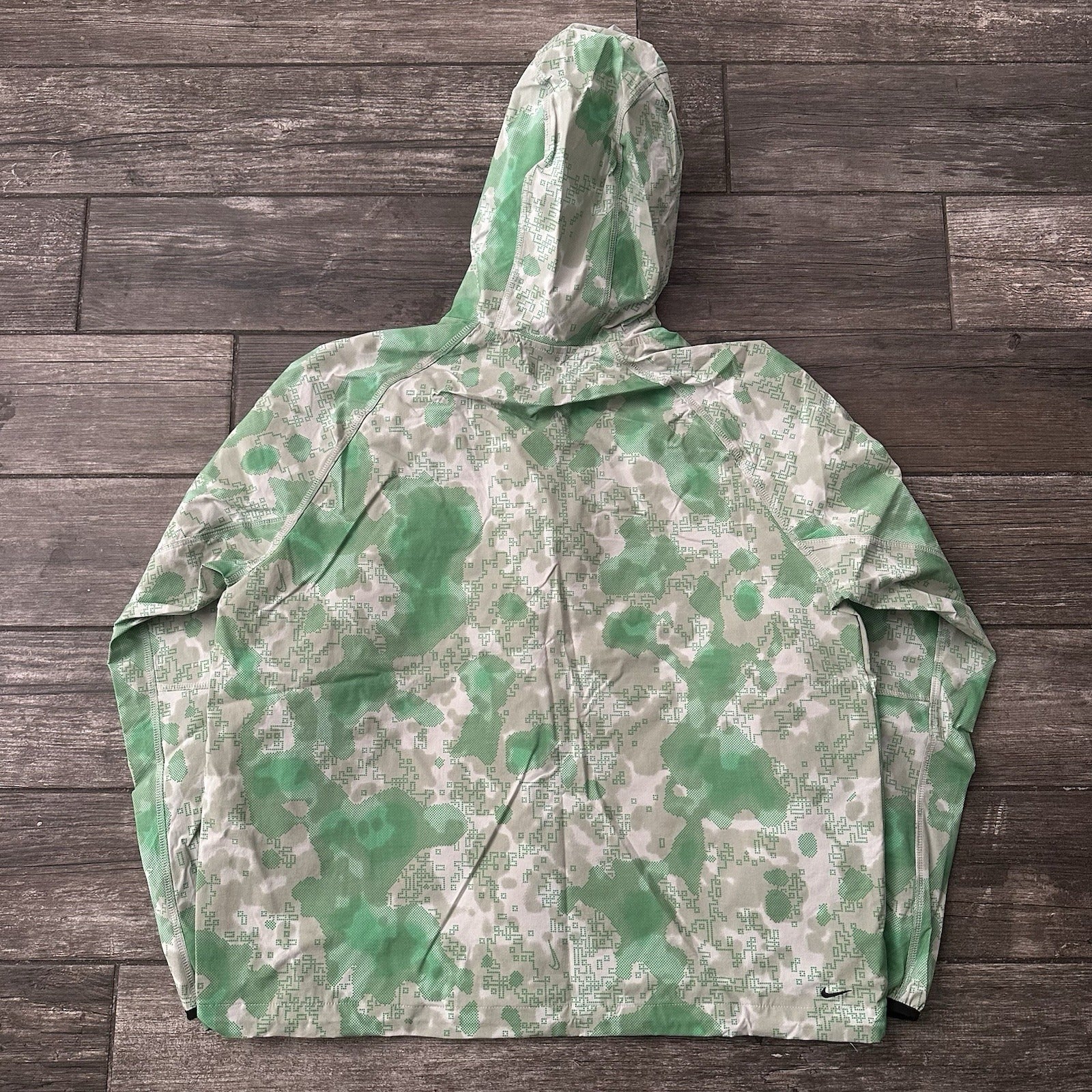 NIKE TECH WOVEN GREEN CAMO FULL ZIP WINDRUNNER WINDBREAKER JACKET SZ M Yesterday's Fits Clothing Fashion Vintage Streetwear Fashion Item