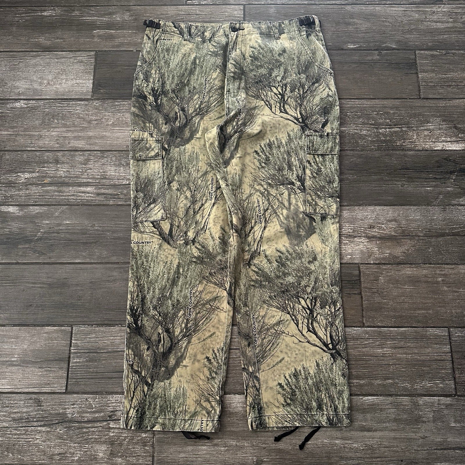 VTG CABELAS BAGGY GHOST CAMO GREEN TAN HUNTING CARGO PANTS SZ 38x30 Yesterday's Fits Clothing Fashion Vintage Streetwear Fashion Item