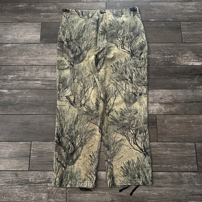 VTG CABELAS BAGGY GHOST CAMO GREEN TAN HUNTING CARGO PANTS SZ 38x30 Yesterday's Fits Clothing Fashion Vintage Streetwear Fashion Item