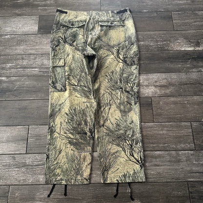 VTG CABELAS BAGGY GHOST CAMO GREEN TAN HUNTING CARGO PANTS SZ 38x30 Yesterday's Fits Clothing Fashion Vintage Streetwear Fashion Item