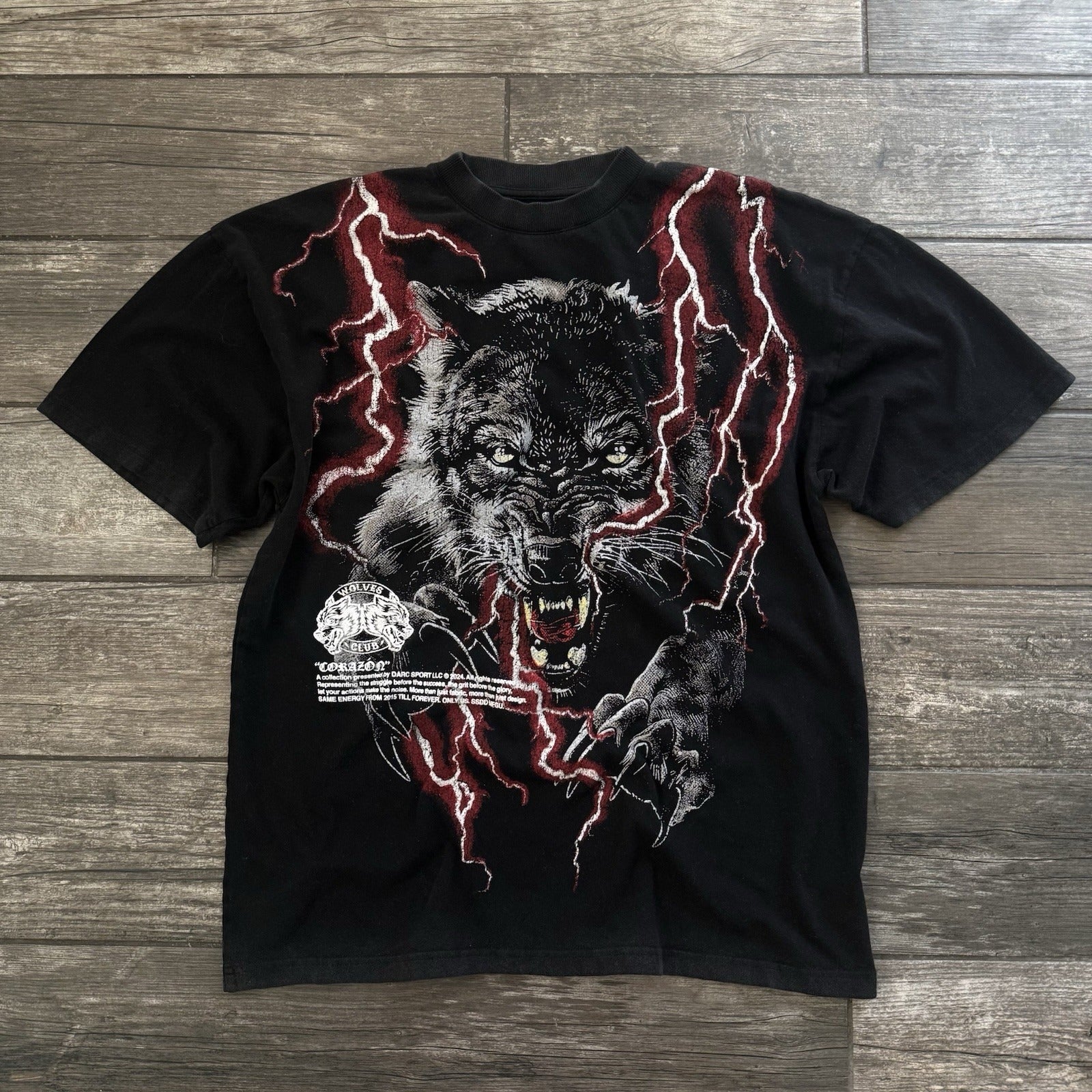 DARC SPORT WOLVES AMERICAN THUNDER BLACK RED LIGHTNING T-SHIRT MEN'S M /2000 Yesterday's Fits Clothing Fashion Vintage Streetwear Fashion Item
