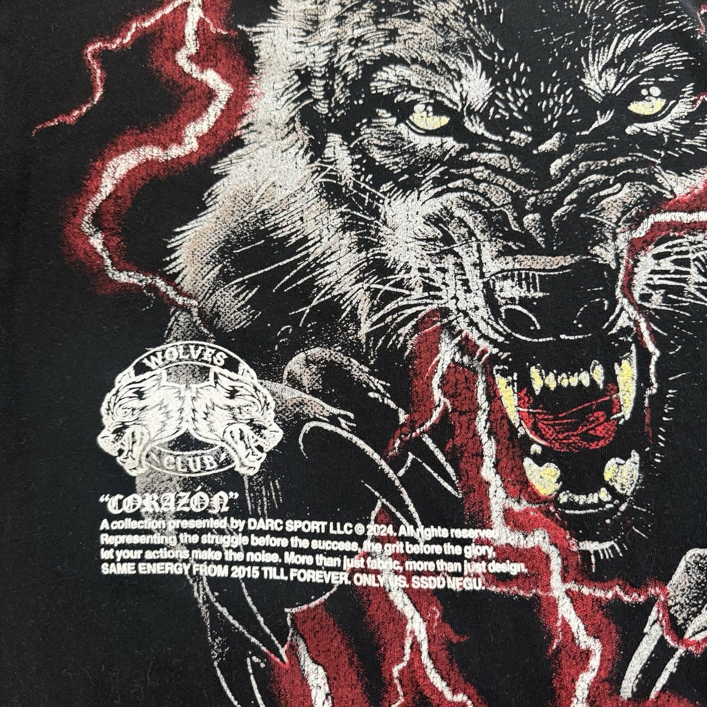 DARC SPORT WOLVES AMERICAN THUNDER BLACK RED LIGHTNING T-SHIRT MEN'S M /2000 Yesterday's Fits Clothing Fashion Vintage Streetwear Fashion Item