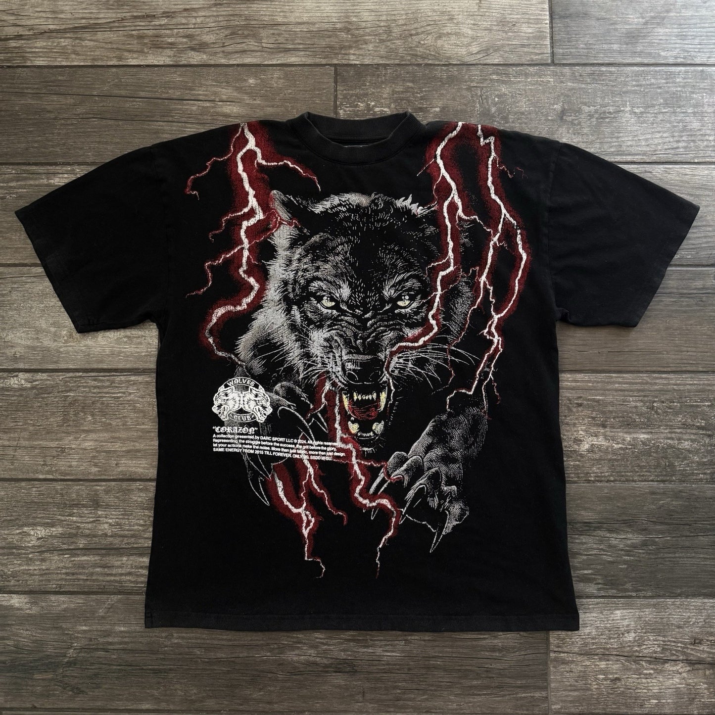 DARC SPORT WOLVES AMERICAN THUNDER BLACK RED LIGHTNING T-SHIRT MEN'S M /2000 Yesterday's Fits Clothing Fashion Vintage Streetwear Fashion Item