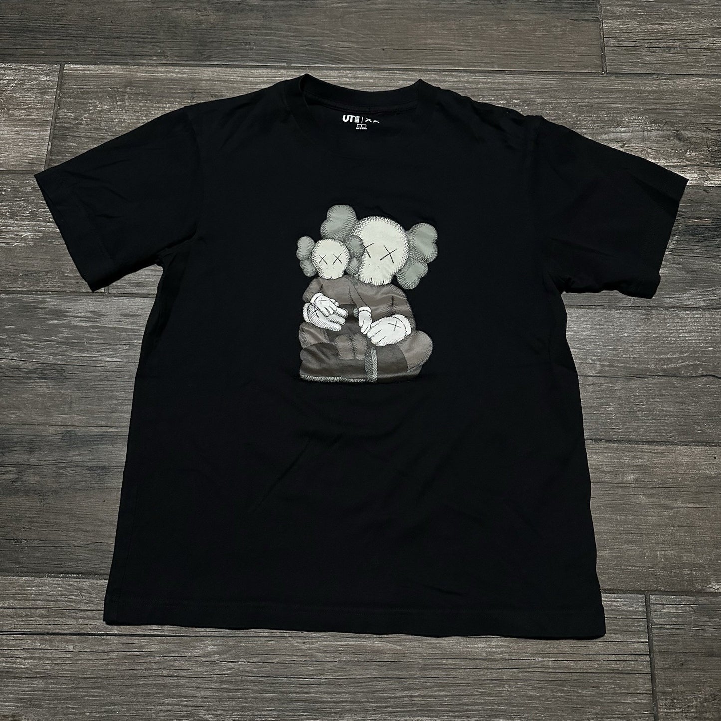 UNIQLO KAWS COMPANIONS HUGGING BLACK SHORT SLEEVE T-SHIRT SZ S STREETWEAR Yesterday's Fits Clothing Fashion Vintage Streetwear Fashion Item
