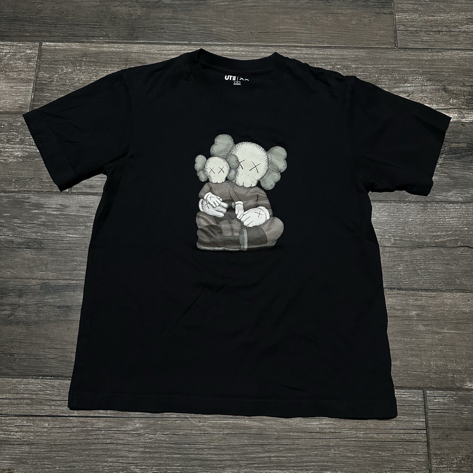 UNIQLO KAWS COMPANIONS HUGGING BLACK SHORT SLEEVE T-SHIRT SZ S STREETWEAR Yesterday's Fits Clothing Fashion Vintage Streetwear Fashion Item