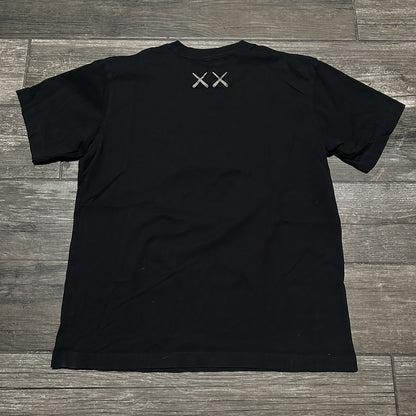 UNIQLO KAWS COMPANIONS HUGGING BLACK SHORT SLEEVE T-SHIRT SZ S STREETWEAR Yesterday's Fits Clothing Fashion Vintage Streetwear Fashion Item