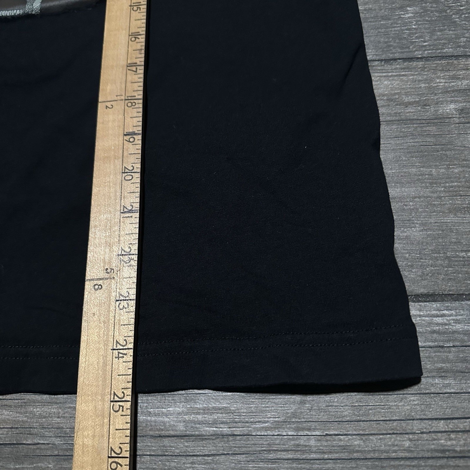 UNIQLO KAWS COMPANIONS HUGGING BLACK SHORT SLEEVE T-SHIRT SZ S STREETWEAR Yesterday's Fits Clothing Fashion Vintage Streetwear Fashion Item