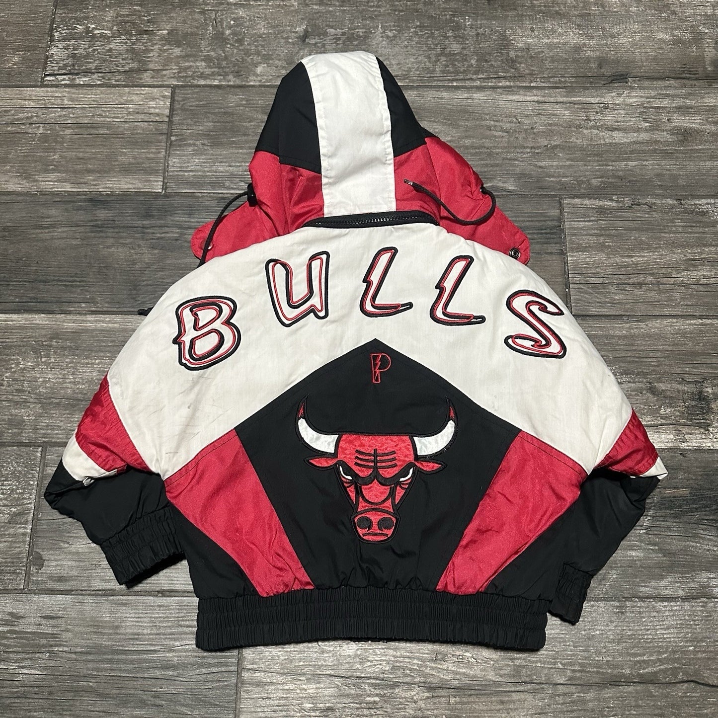 VTG PRO PLAYER CHICAGO BULLS GRAFFITI KIDS PUFFER JACKET BASKETBALL SZ S RED Yesterday's Fits Clothing Fashion Vintage Streetwear Fashion Item