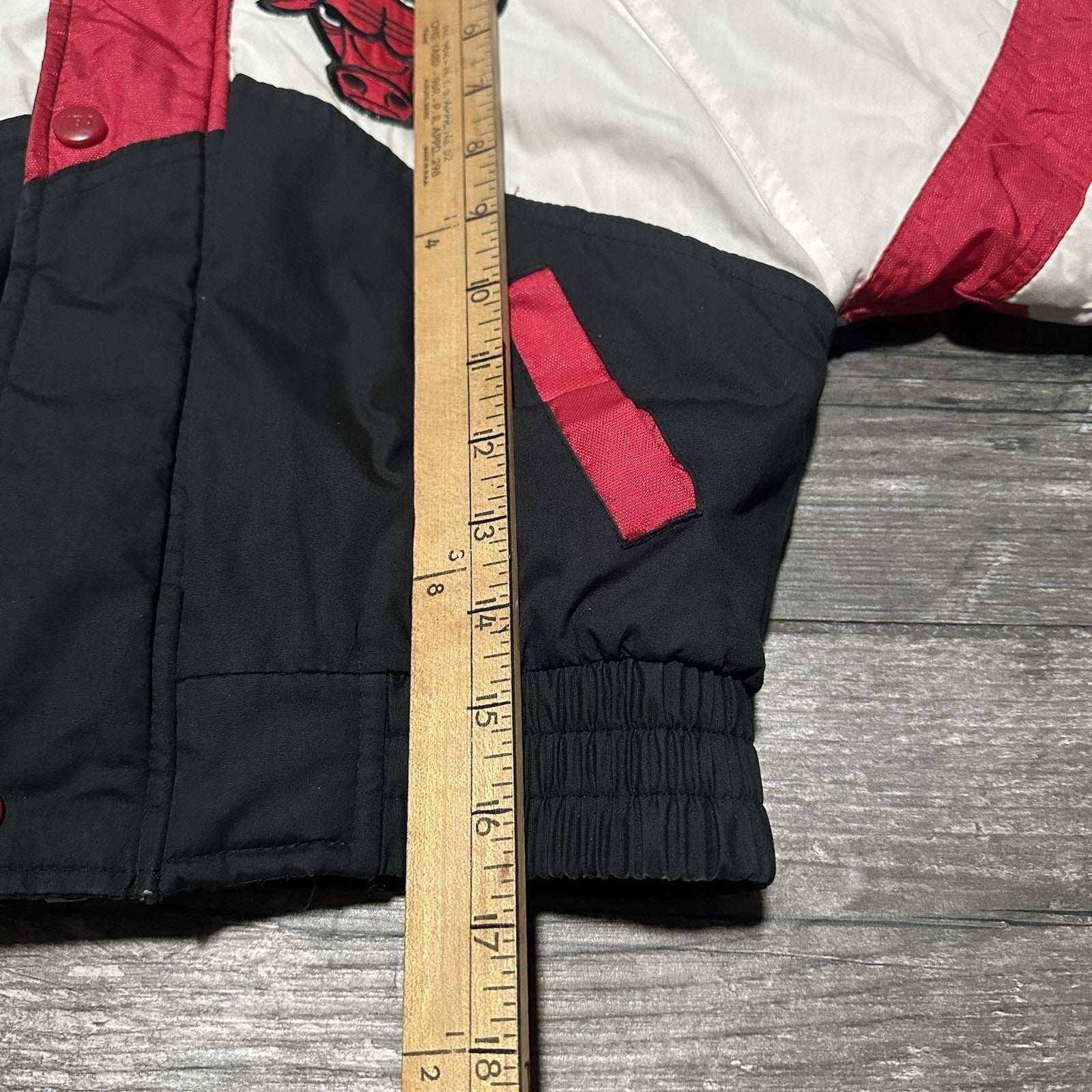 VTG PRO PLAYER CHICAGO BULLS GRAFFITI KIDS PUFFER JACKET BASKETBALL SZ S RED Yesterday's Fits Clothing Fashion Vintage Streetwear Fashion Item