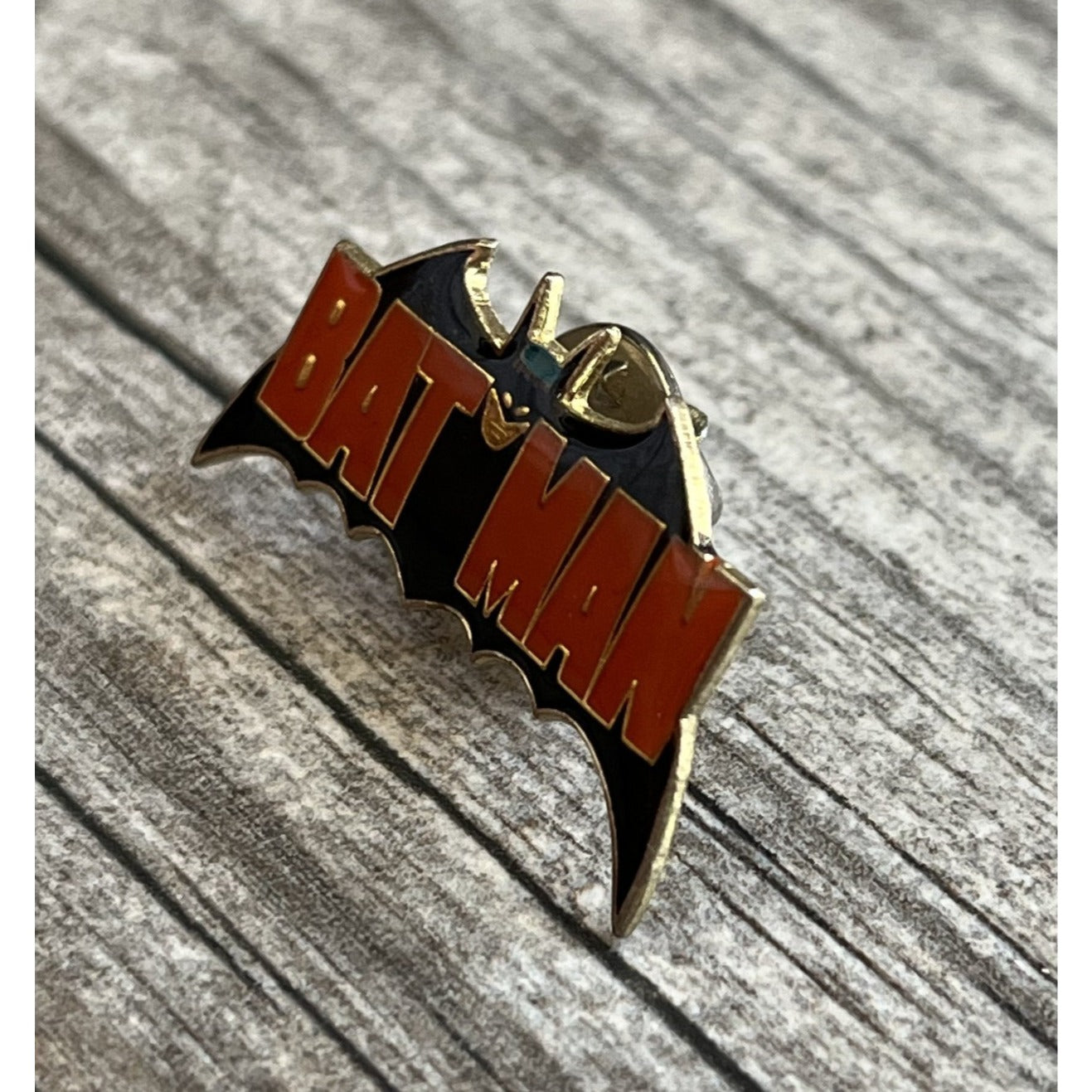VTG 80s BATMAN LOGO ENAMEL PIN TV CARTOON SUPERHERO PROMO BAT MAN Yesterday's Fits Clothing Fashion Vintage Streetwear Fashion Item